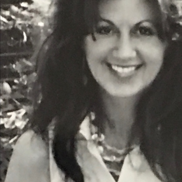 Meet your Posher, Rebecca - Picture 2 of 5